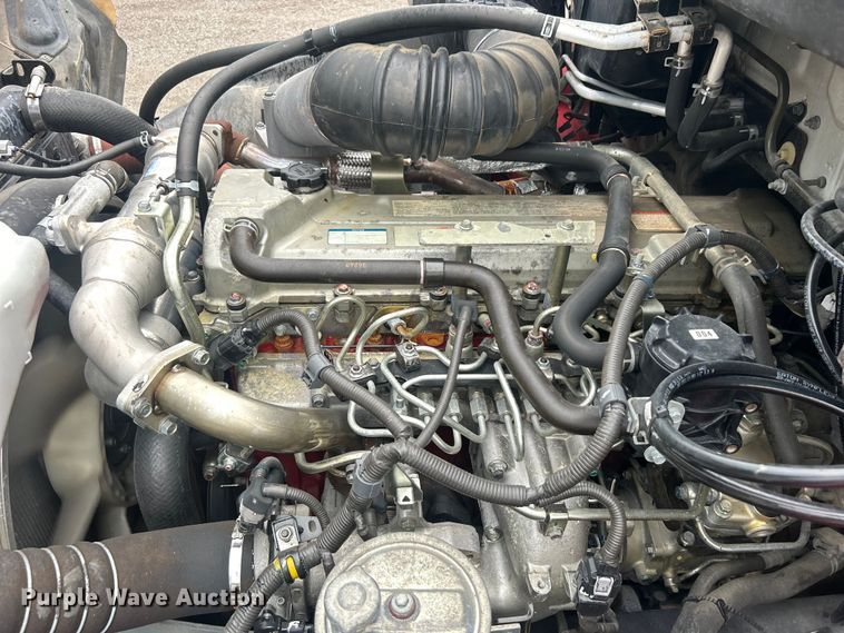 image for item EG0680 2009 Hino 268 box truck