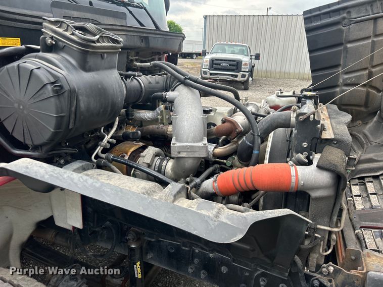 image for item EG0680 2009 Hino 268 box truck