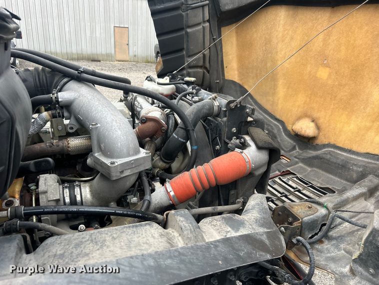 image for item EG0680 2009 Hino 268 box truck