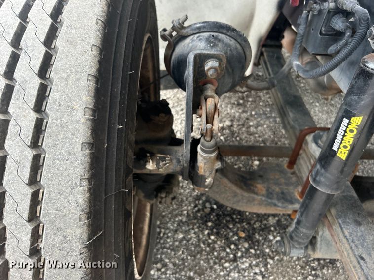 image for item EG0680 2009 Hino 268 box truck