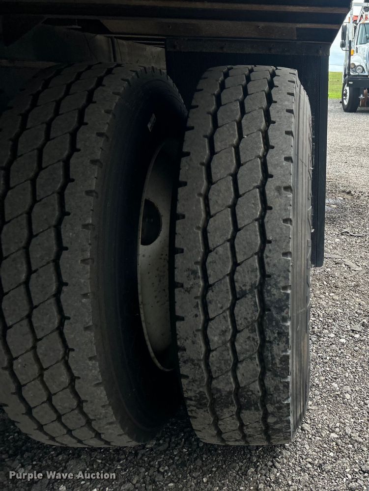 image for item EG0680 2009 Hino 268 box truck