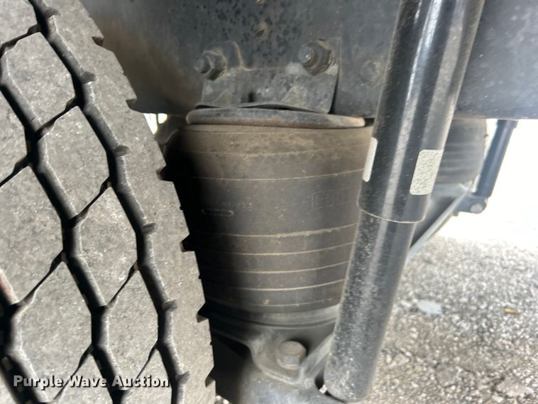 image for item EG0680 2009 Hino 268 box truck