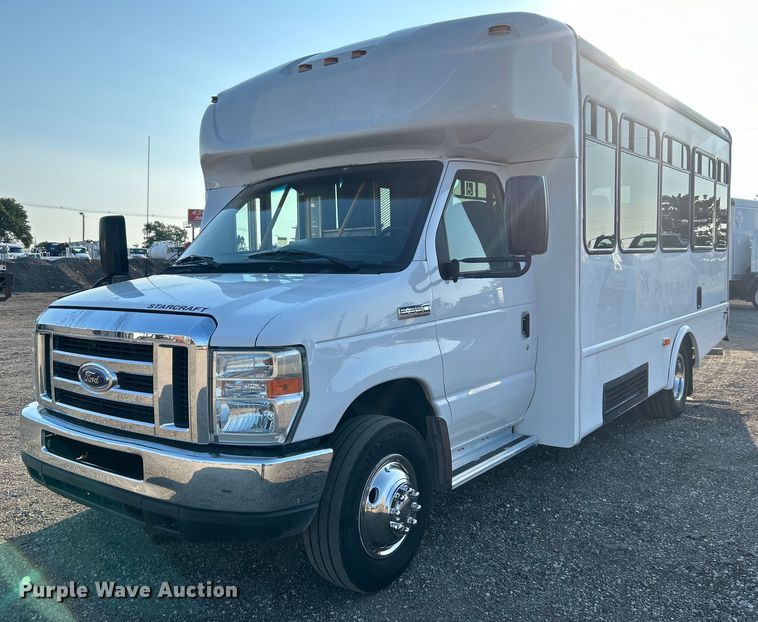 image for item EG0813 2017 Ford E350 Super Duty  shuttle bus