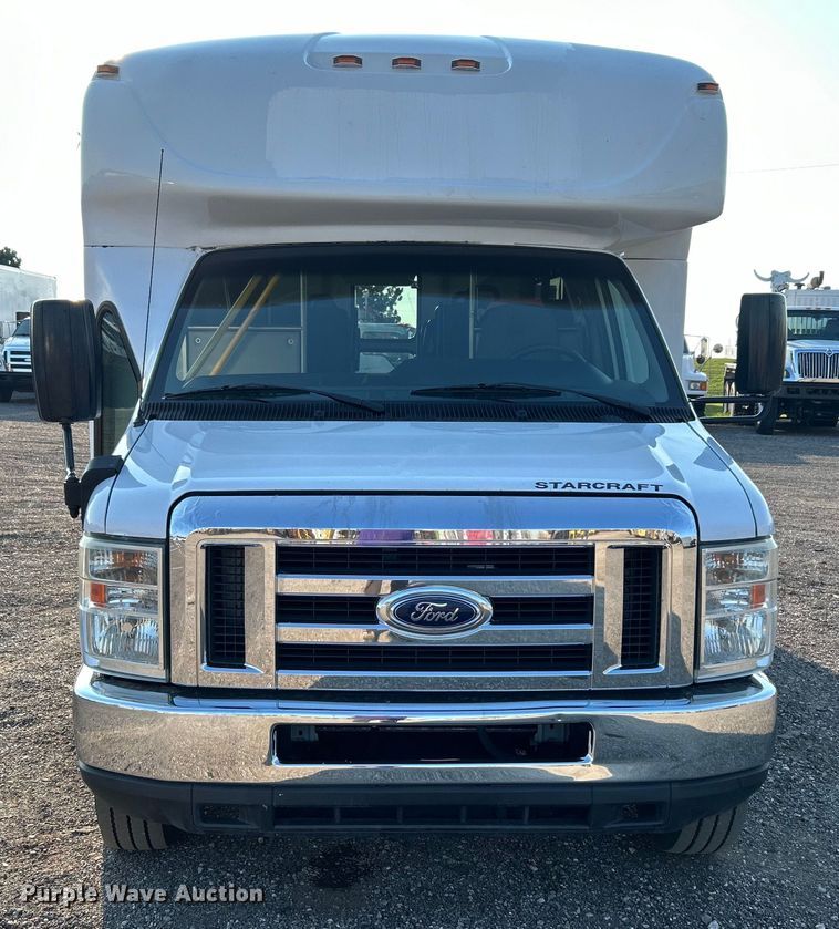 image for item EG0813 2017 Ford E350 Super Duty  shuttle bus