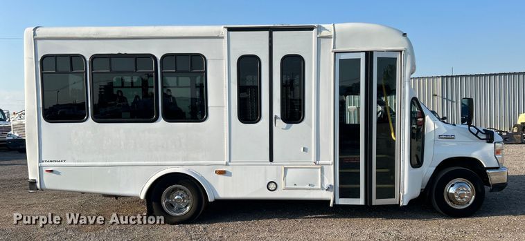 image for item EG0813 2017 Ford E350 Super Duty  shuttle bus
