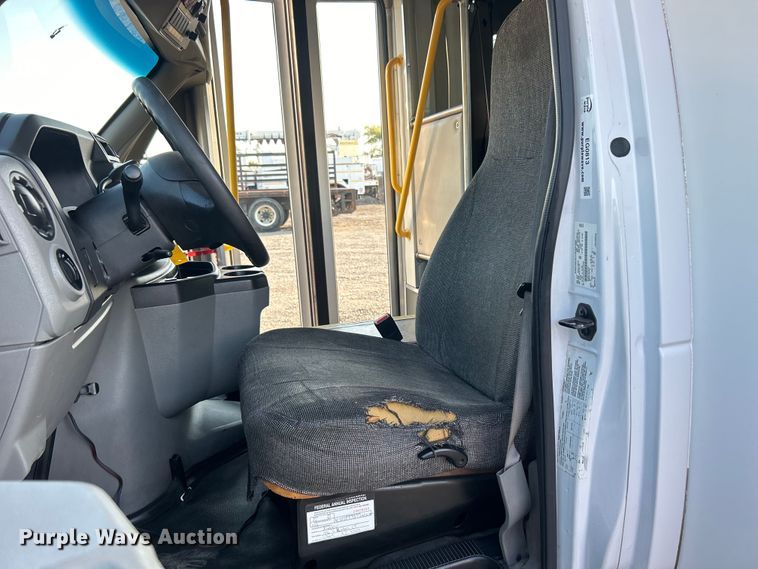 image for item EG0813 2017 Ford E350 Super Duty  shuttle bus