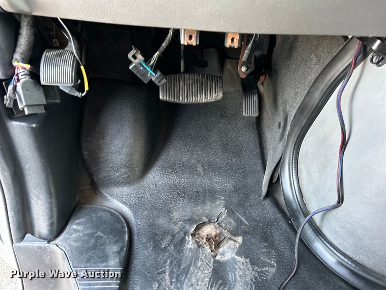 image for item EG0813 2017 Ford E350 Super Duty  shuttle bus