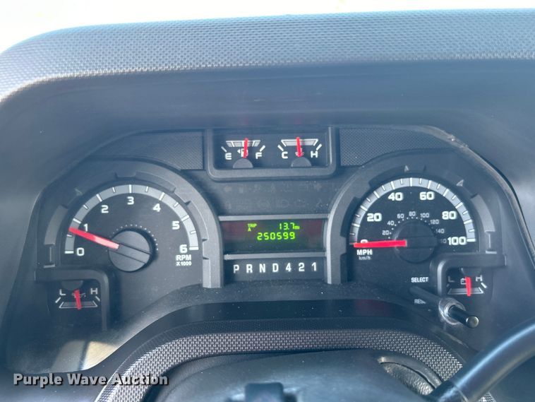 image for item EG0813 2017 Ford E350 Super Duty  shuttle bus