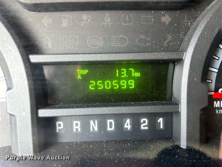 image for item EG0813 2017 Ford E350 Super Duty  shuttle bus