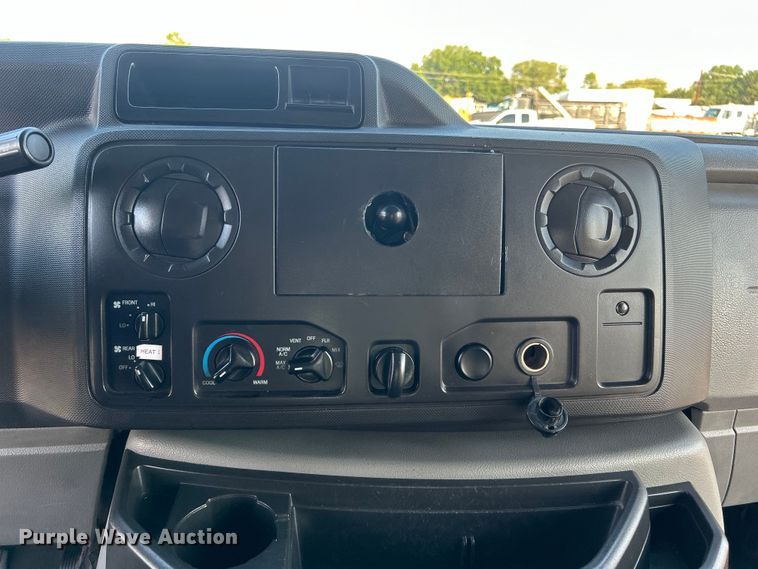 image for item EG0813 2017 Ford E350 Super Duty  shuttle bus