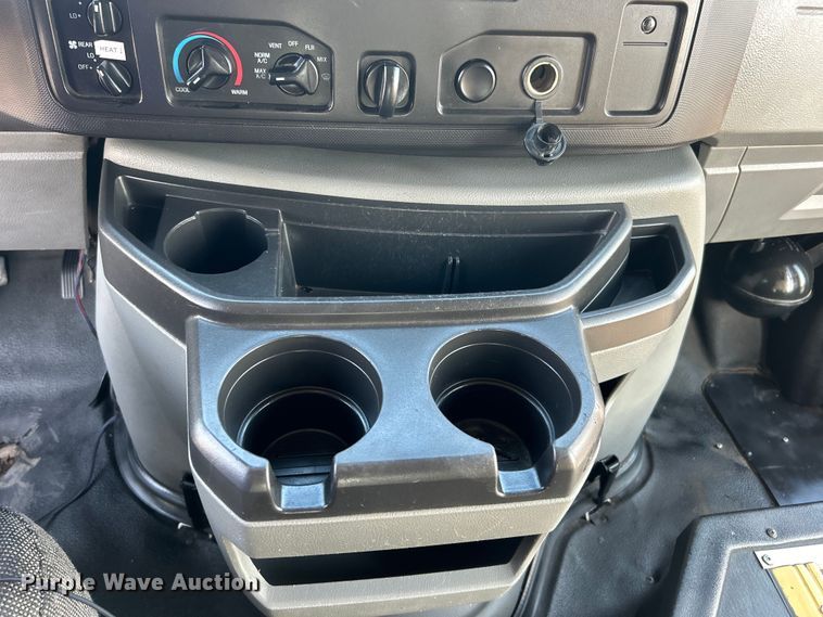 image for item EG0813 2017 Ford E350 Super Duty  shuttle bus