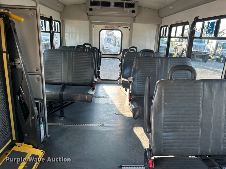 image for item EG0813 2017 Ford E350 Super Duty  shuttle bus