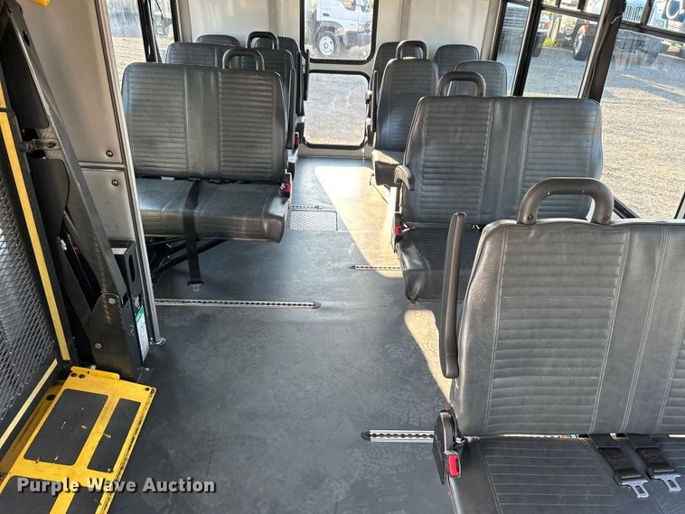 image for item EG0813 2017 Ford E350 Super Duty  shuttle bus