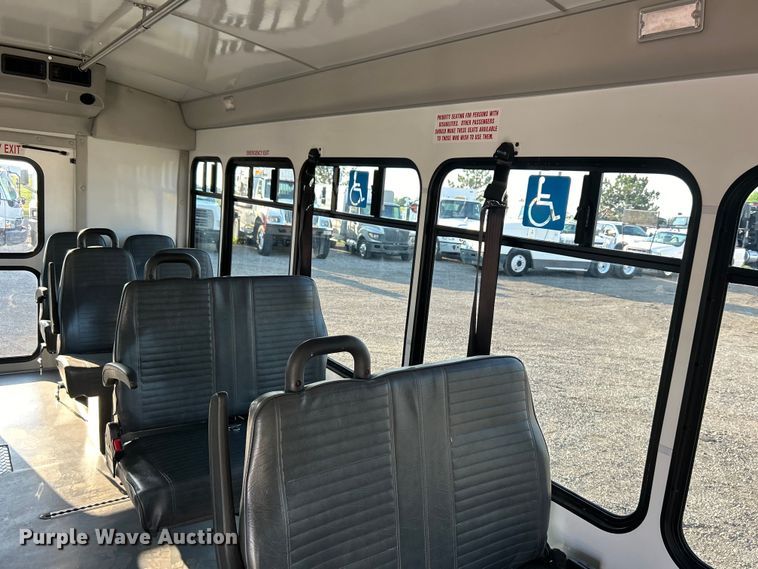 image for item EG0813 2017 Ford E350 Super Duty  shuttle bus