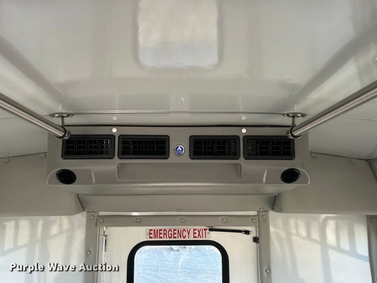 image for item EG0813 2017 Ford E350 Super Duty  shuttle bus
