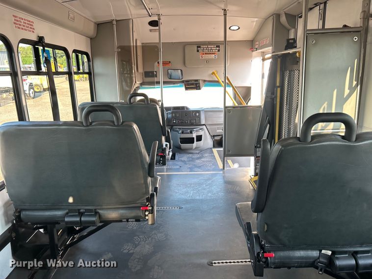 image for item EG0813 2017 Ford E350 Super Duty  shuttle bus