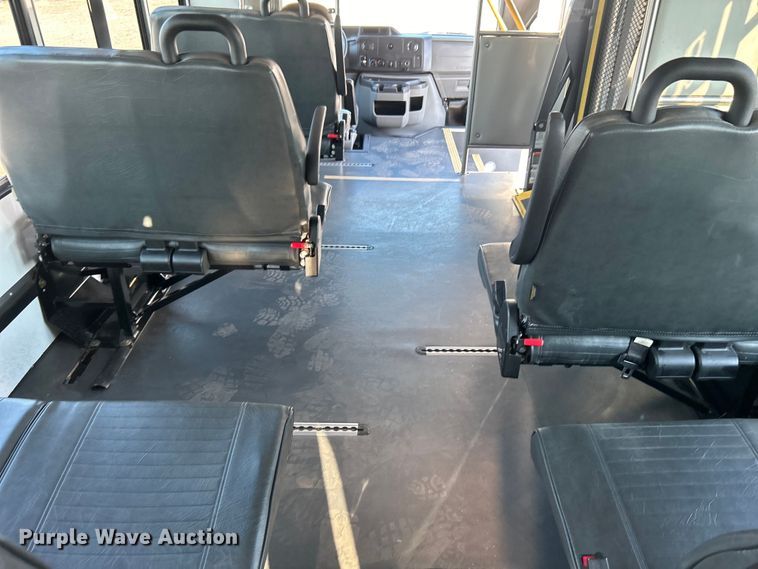 image for item EG0813 2017 Ford E350 Super Duty  shuttle bus