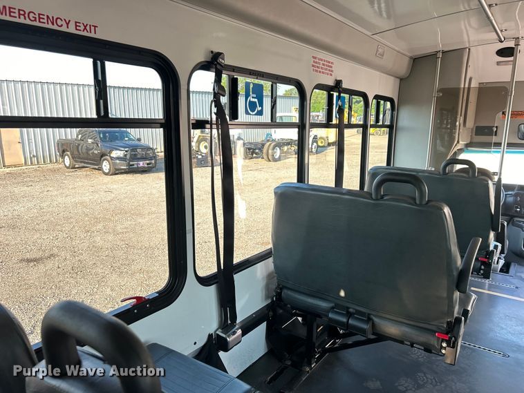 image for item EG0813 2017 Ford E350 Super Duty  shuttle bus