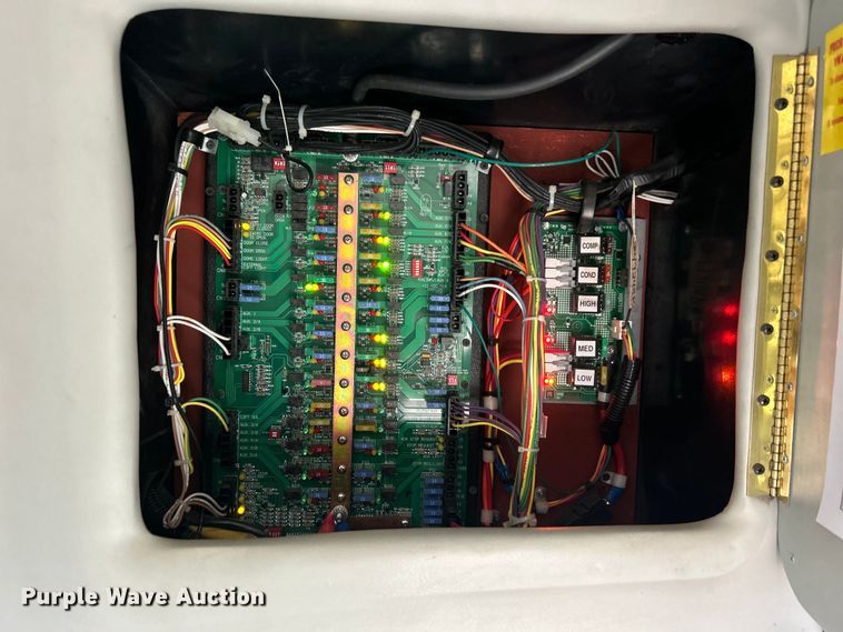 image for item EG0813 2017 Ford E350 Super Duty  shuttle bus