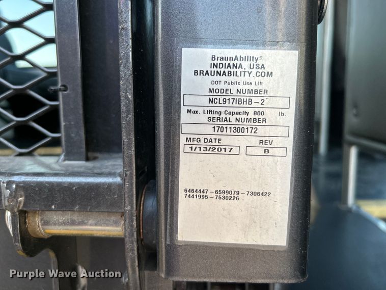 image for item EG0813 2017 Ford E350 Super Duty  shuttle bus