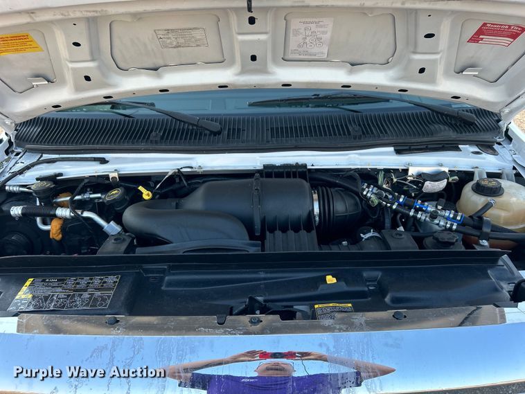 image for item EG0813 2017 Ford E350 Super Duty  shuttle bus