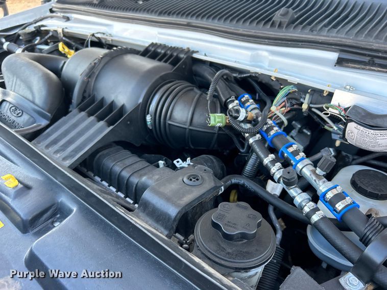 image for item EG0813 2017 Ford E350 Super Duty  shuttle bus