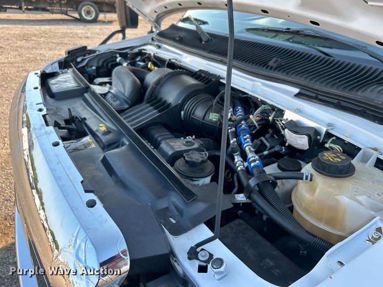 image for item EG0813 2017 Ford E350 Super Duty  shuttle bus