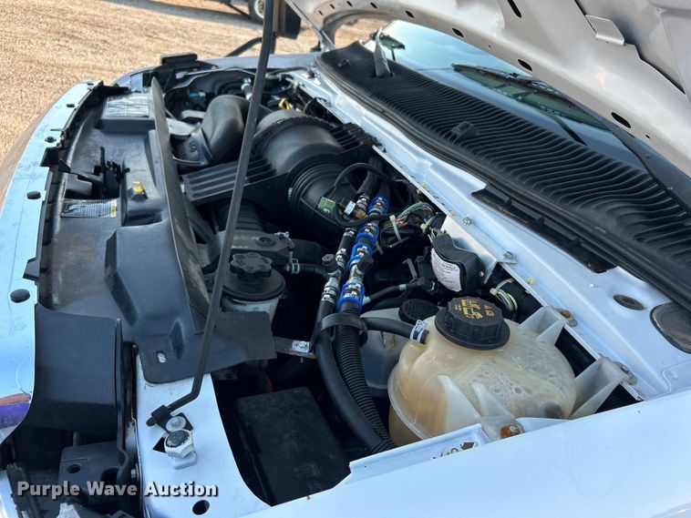 image for item EG0813 2017 Ford E350 Super Duty  shuttle bus