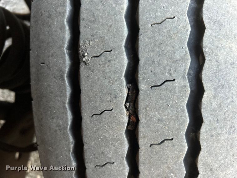 image for item EG0813 2017 Ford E350 Super Duty  shuttle bus