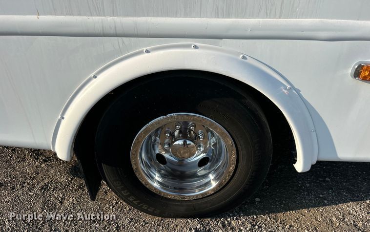 image for item EG0813 2017 Ford E350 Super Duty  shuttle bus