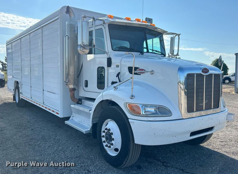 image for item EG1064 2013 Peterbilt  337 delivery truck