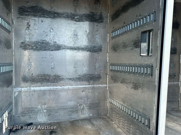 image for item EG1064 2013 Peterbilt  337 delivery truck