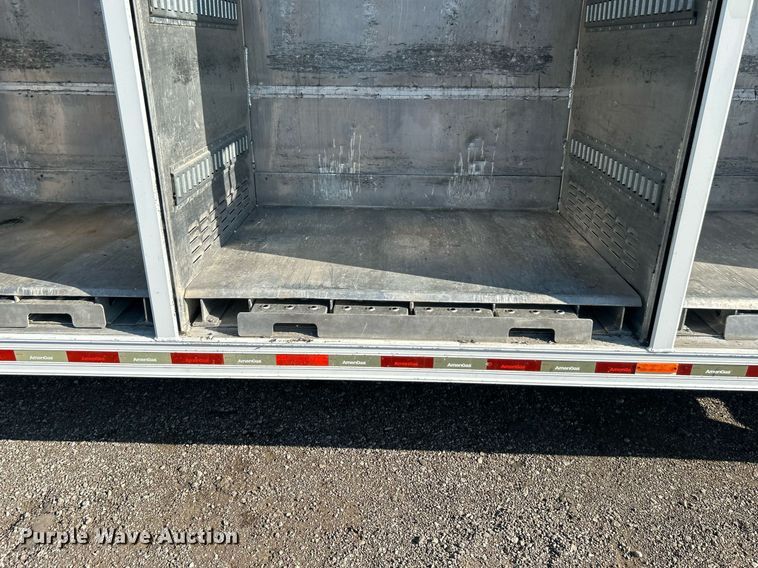 image for item EG1064 2013 Peterbilt  337 delivery truck