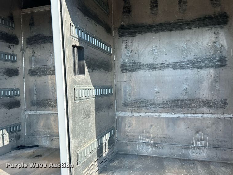 image for item EG1064 2013 Peterbilt  337 delivery truck