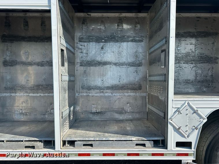 image for item EG1064 2013 Peterbilt  337 delivery truck