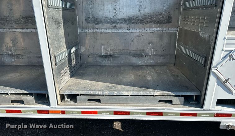 image for item EG1064 2013 Peterbilt  337 delivery truck