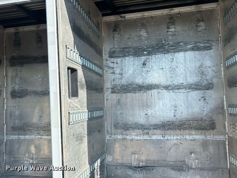 image for item EG1064 2013 Peterbilt  337 delivery truck