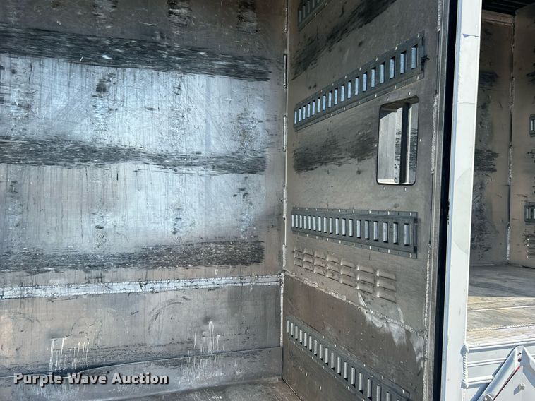 image for item EG1064 2013 Peterbilt  337 delivery truck