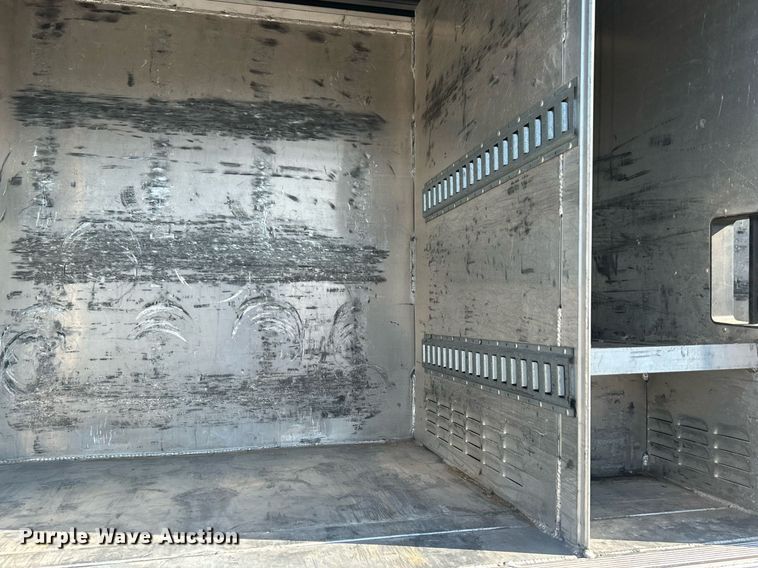 image for item EG1064 2013 Peterbilt  337 delivery truck