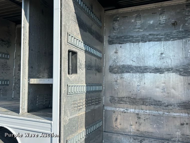 image for item EG1064 2013 Peterbilt  337 delivery truck