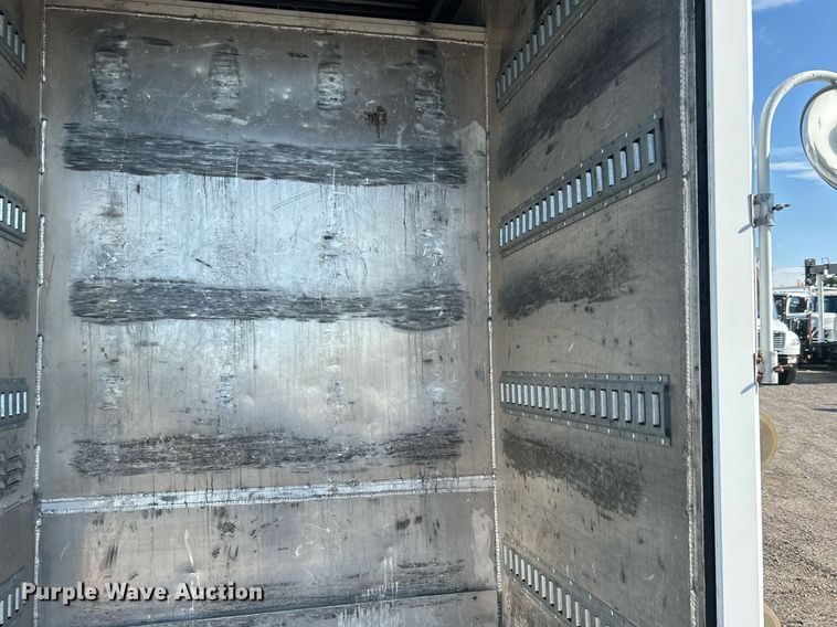 image for item EG1064 2013 Peterbilt  337 delivery truck