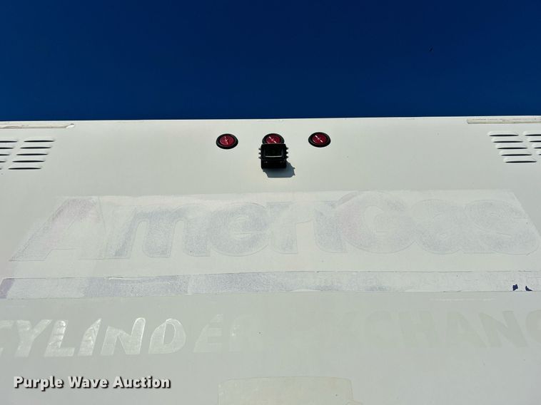 image for item EG1064 2013 Peterbilt  337 delivery truck