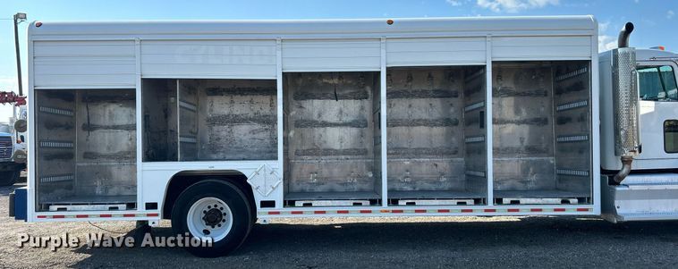 image for item EG1064 2013 Peterbilt  337 delivery truck