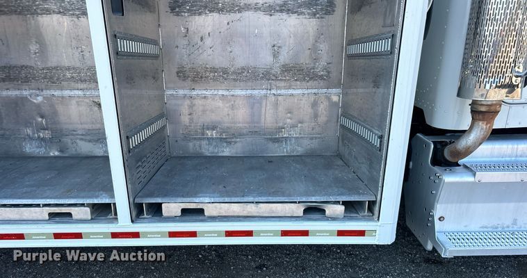 image for item EG1064 2013 Peterbilt  337 delivery truck