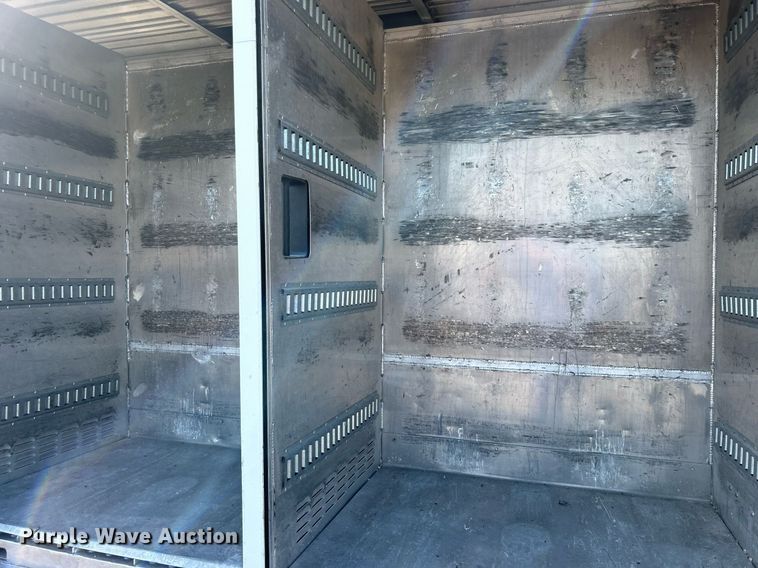 image for item EG1064 2013 Peterbilt  337 delivery truck