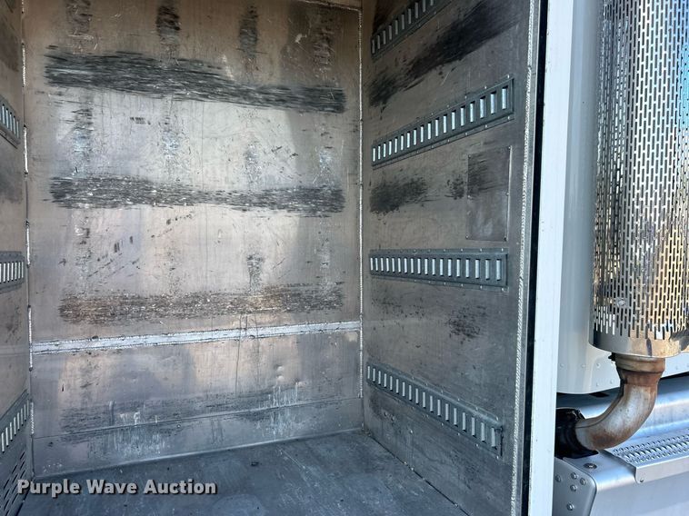 image for item EG1064 2013 Peterbilt  337 delivery truck