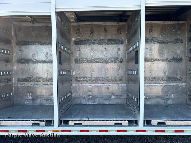 image for item EG1064 2013 Peterbilt  337 delivery truck