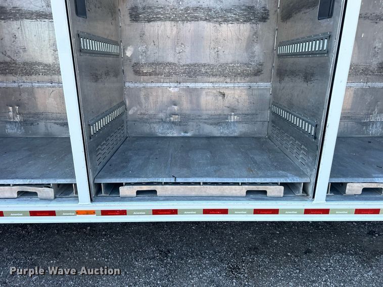 image for item EG1064 2013 Peterbilt  337 delivery truck