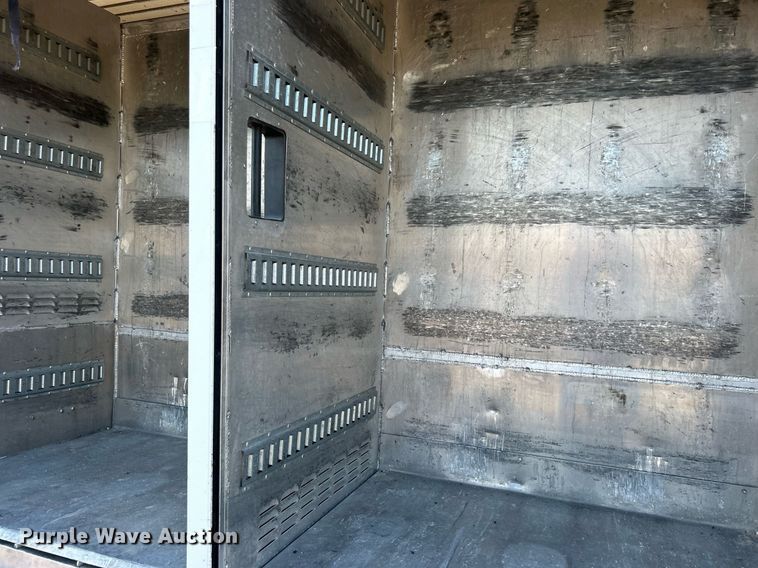 image for item EG1064 2013 Peterbilt  337 delivery truck