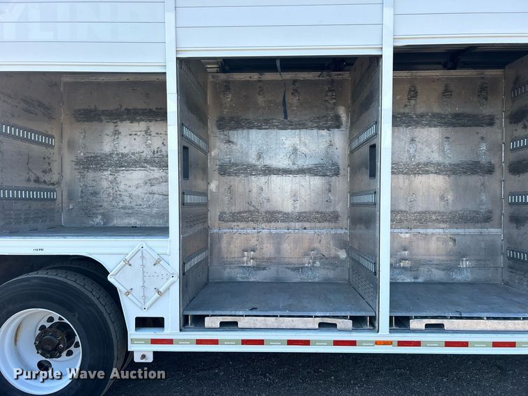 image for item EG1064 2013 Peterbilt  337 delivery truck